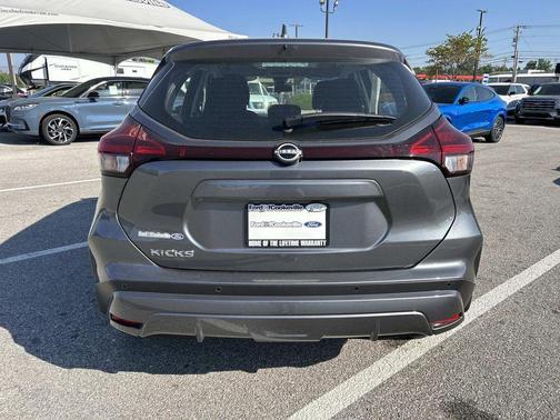 Gun Metallic 2024 Nissan Kicks S