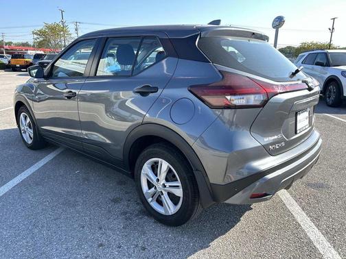 Gun Metallic 2024 Nissan Kicks S