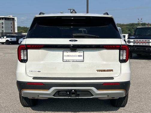 Star White Metallic Tri-Coat 2026 Ford Explorer Tremor