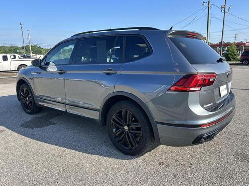 Platinum Gray Metallic 2022 Volkswagen Tiguan 2.0T SE R-Line Black