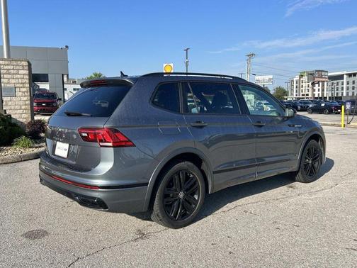 Platinum Gray Metallic 2022 Volkswagen Tiguan 2.0T SE R-Line Black