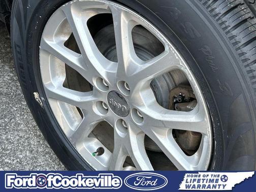 Diamond Black Crystal Pearlcoat 2017 Jeep Cherokee Latitude