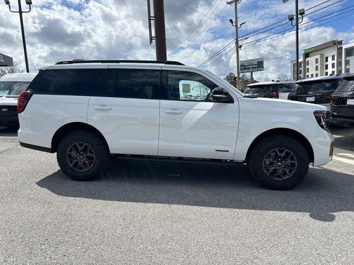 Star White Metallic Tri-Coat 2026 Ford Expedition Tremor