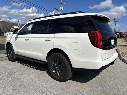 Star White Metallic Tri-Coat 2026 Ford Expedition Tremor