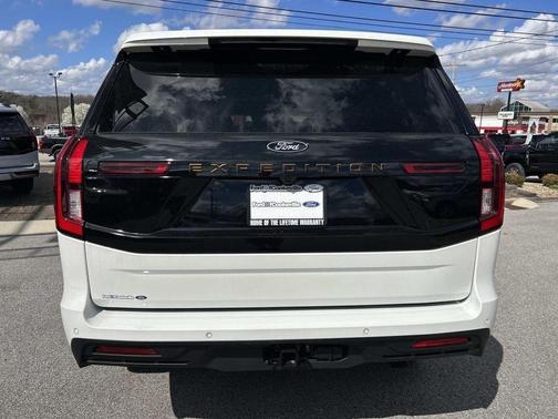 Star White Metallic Tri-Coat 2026 Ford Expedition Tremor