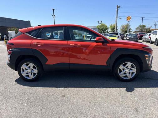 Soultronic Orange Pearl 2024 Hyundai KONA SE