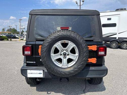 Black Clearcoat 2021 Jeep Wrangler Unlimited Sport