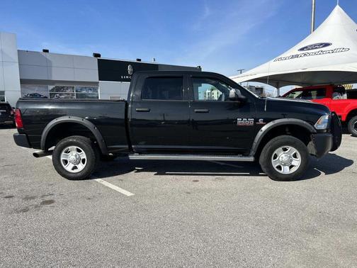 Brilliant Black Crystal Pearlcoat 2017 RAM 2500 Tradesman Crew Cab 4x4 6'4' Box