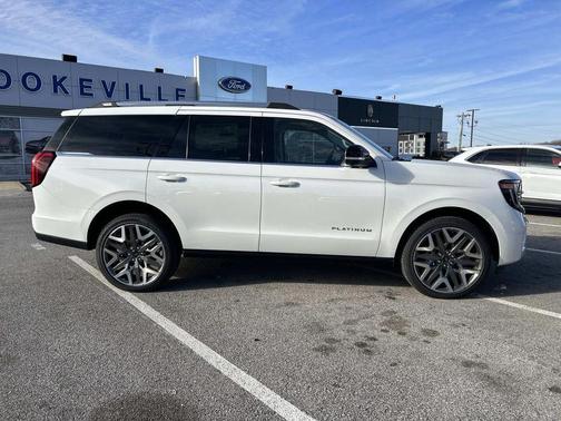 Star White Metallic Tri-Coat 2026 Ford Expedition Platinum