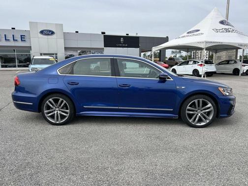 Reef Blue Metallic 2017 Volkswagen Passat 1.8T R-Line w/Comfort