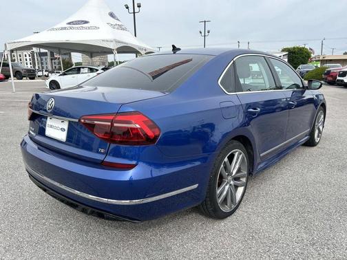 Reef Blue Metallic 2017 Volkswagen Passat 1.8T R-Line w/Comfort