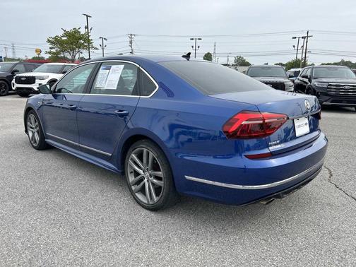 Reef Blue Metallic 2017 Volkswagen Passat 1.8T R-Line w/Comfort