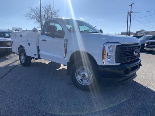 Oxford White 2025 Ford F-350 XL
