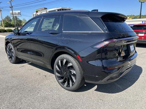 Infinite Black Metallic Clearcoat 2026 Lincoln Nautilus Reserve