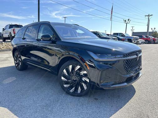 Infinite Black Metallic Clearcoat 2026 Lincoln Nautilus Reserve