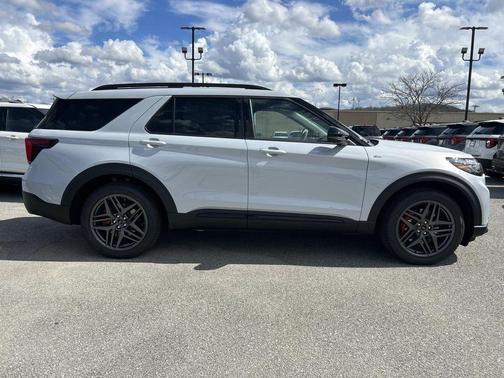 Space White Metallic 2026 Ford Explorer ST-Line