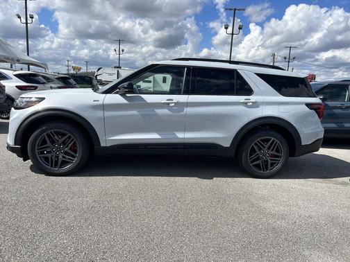 Space White Metallic 2026 Ford Explorer ST-Line