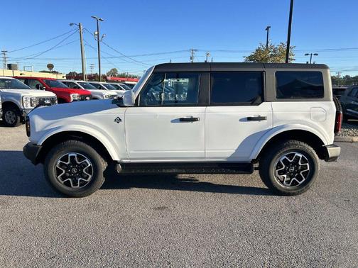 Oxford White 2026 Ford Bronco Outer Banks