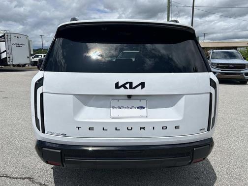 Glacial White Pearl 2027 Kia Telluride X-Line SX-Prestige