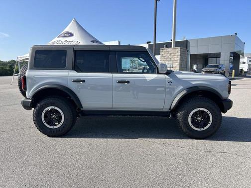 Avalanche Gray 2026 Ford Bronco Outer Banks