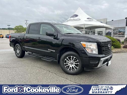 Super Black 2024 Nissan Titan SV