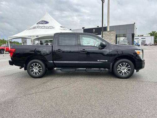 Super Black 2024 Nissan Titan SV