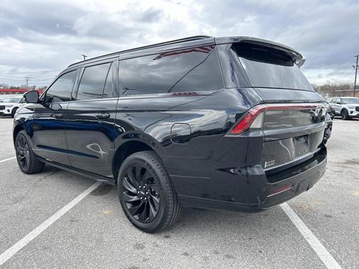 Infinite Black Metallic Clearcoat 2025 Lincoln Navigator Reserve