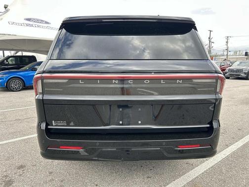 Infinite Black Metallic Clearcoat 2025 Lincoln Navigator Reserve