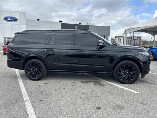Infinite Black Metallic Clearcoat 2025 Lincoln Navigator Reserve