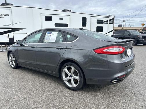 White Platinum Metallic Tri-Coat 2015 Ford Fusion SE