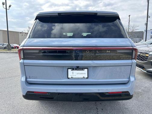 Gray Mist Metallic Tri-Coat 2026 Lincoln Navigator Premiere