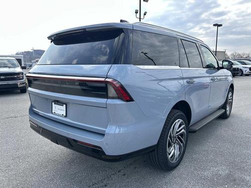 Gray Mist Metallic Tri-Coat 2026 Lincoln Navigator Premiere