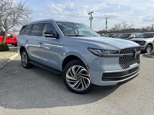 Gray Mist Metallic Tri-Coat 2026 Lincoln Navigator Premiere