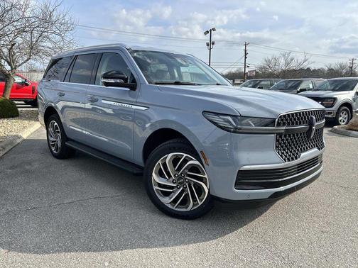 Gray Mist Metallic Tri-Coat 2026 Lincoln Navigator Premiere