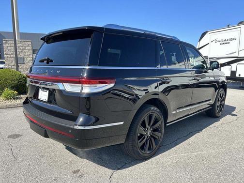 Infinite Black Metallic Clearcoat 2023 Lincoln Navigator Reserve