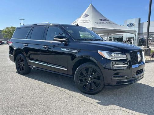Infinite Black Metallic Clearcoat 2023 Lincoln Navigator Reserve