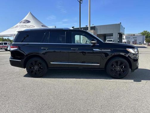 Infinite Black Metallic Clearcoat 2023 Lincoln Navigator Reserve