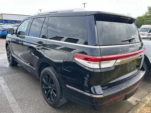 Infinite Black Metallic Clearcoat 2023 Lincoln Navigator Reserve