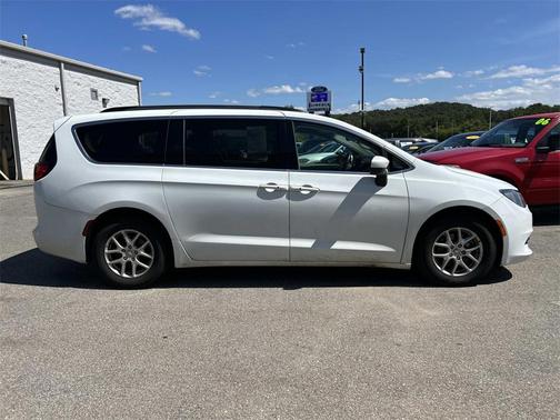 2020 Chrysler Voyager LXI