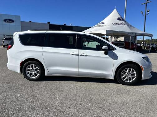 2020 Chrysler Voyager LXI