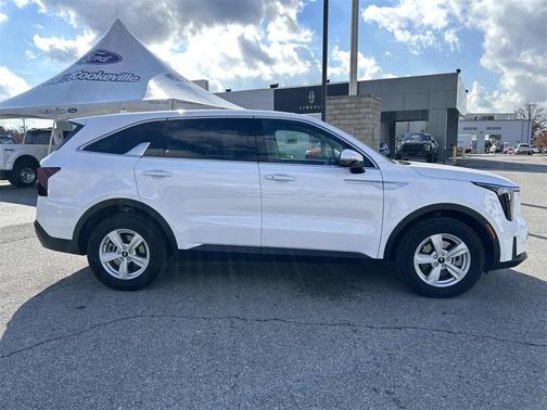 2025 Kia Sorento LX