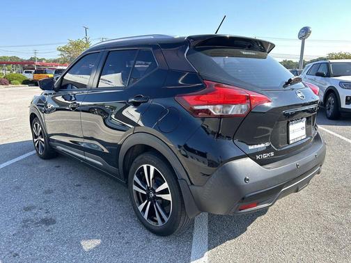Super Black 2020 Nissan Kicks SR
