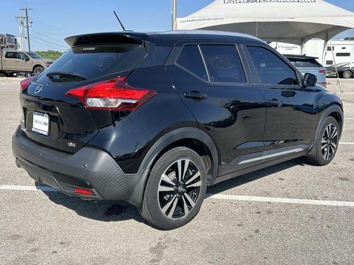 Super Black 2020 Nissan Kicks SR