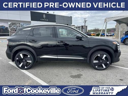 Super Black 2025 Nissan Kicks SR