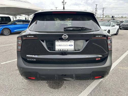 Super Black 2025 Nissan Kicks SR