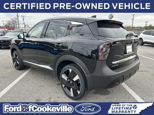 Super Black 2025 Nissan Kicks SR