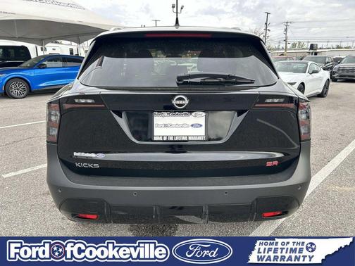 Super Black 2025 Nissan Kicks SR