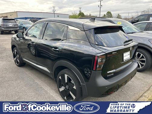 Super Black 2025 Nissan Kicks SR