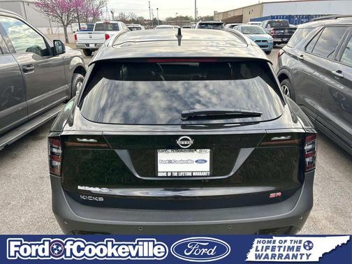 Super Black 2025 Nissan Kicks SR