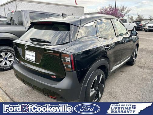 Super Black 2025 Nissan Kicks SR